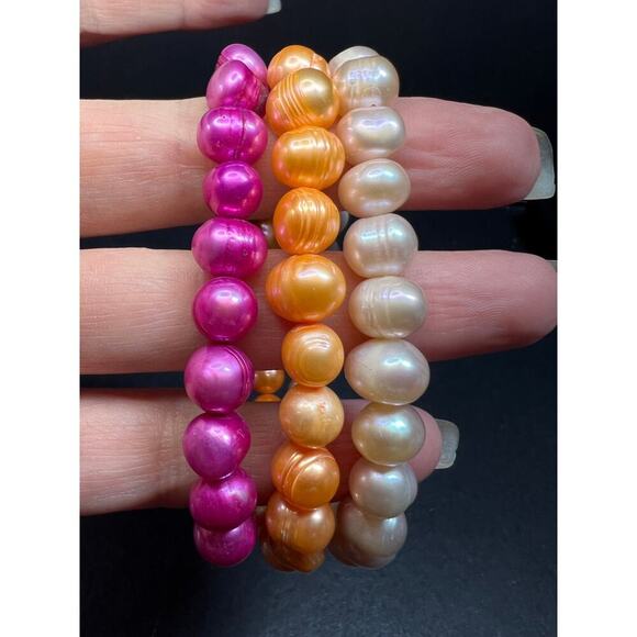 Set of three freshwater pearl stretch bracelets fuchsia pink to tangerine - Picture 5 of 10